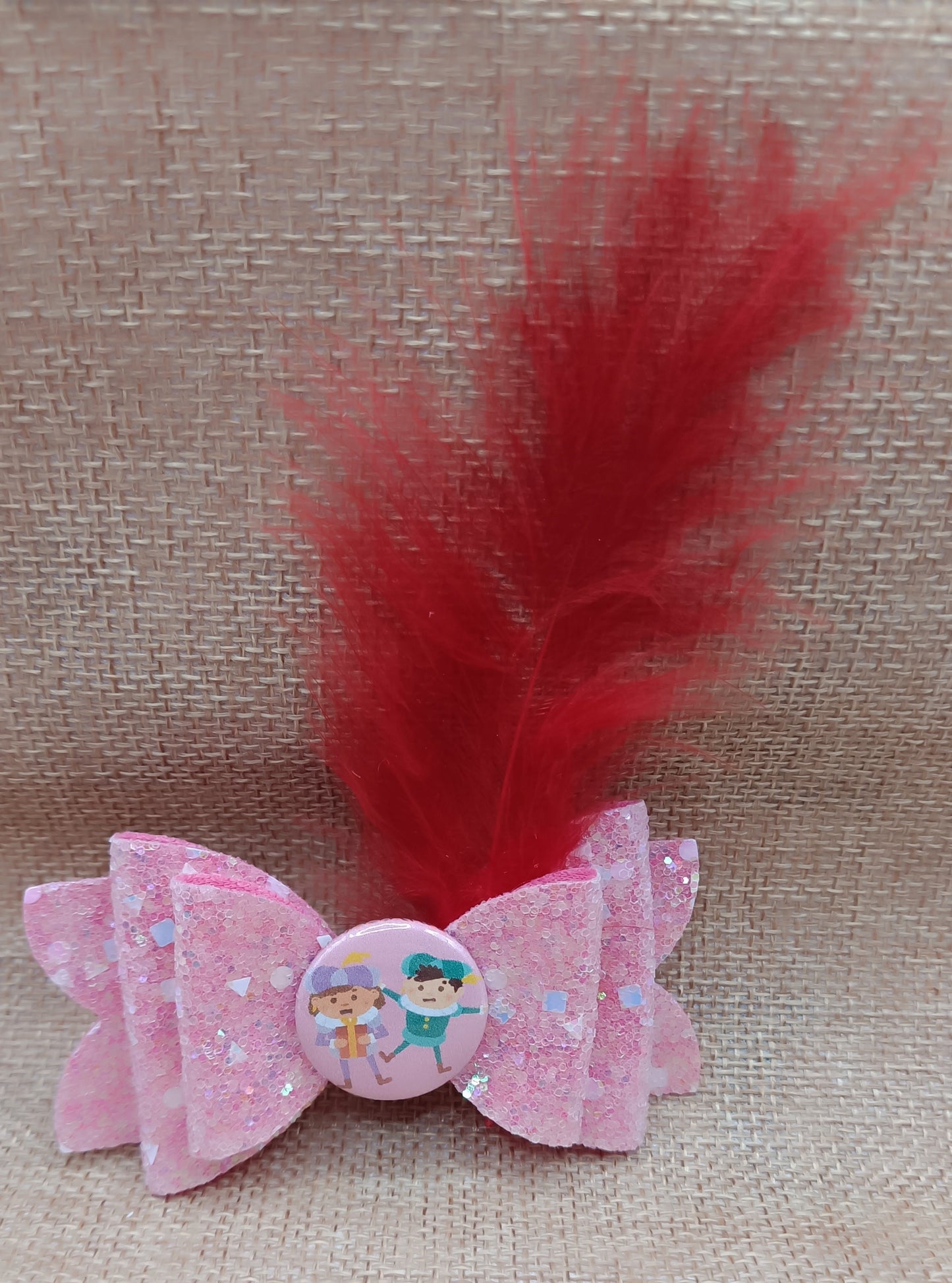 Pieten haarstrik - licht rose met rood veertje